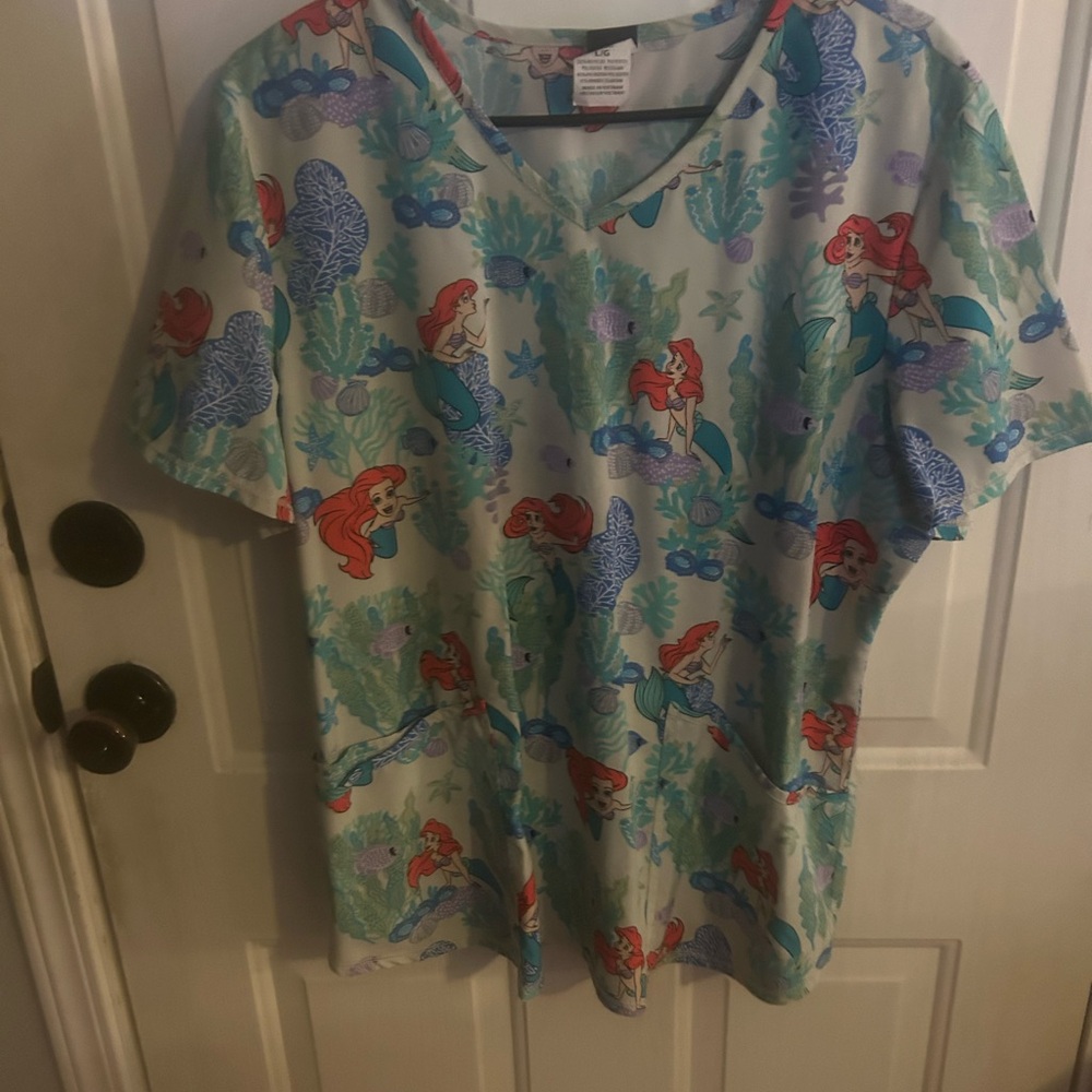 Scrubstar Women's V-Neck Ariel Print Scrub Top - Aqua, Red & Teal